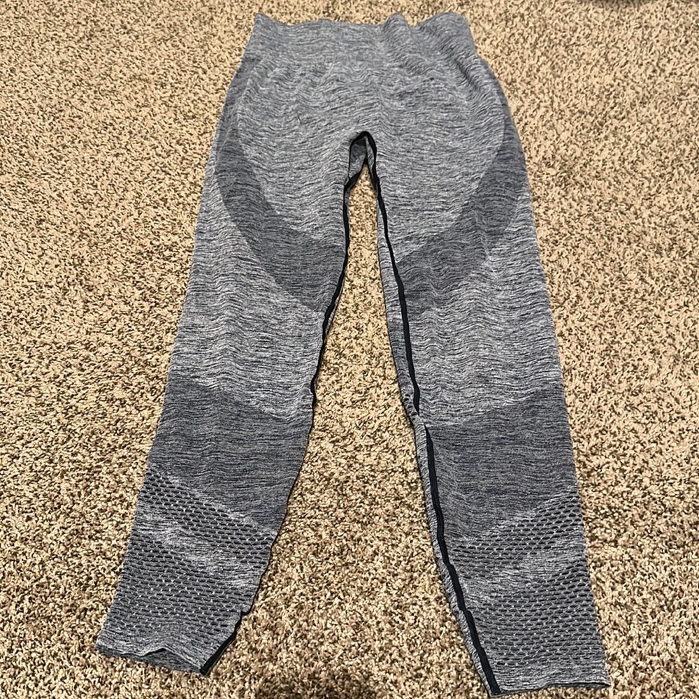 Worn once no tags PINK seamless blue/black leggings with detailed bottoms size L